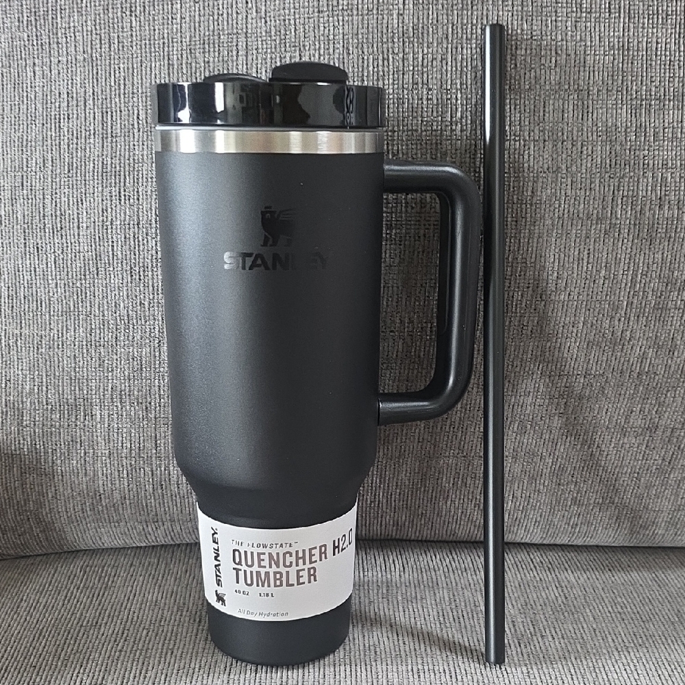Stanley Matte Black On Black Quencher H2.0 Tumbler, 40oz., New In Box - Picture 3 of 11